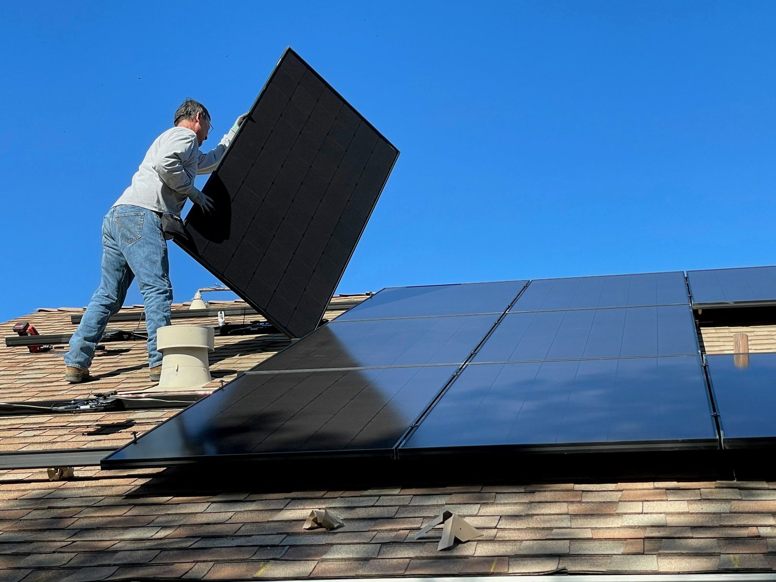 Unveiling the Sun’s Power: Exploring the Differences Between Cheap and Expensive Solar Panels