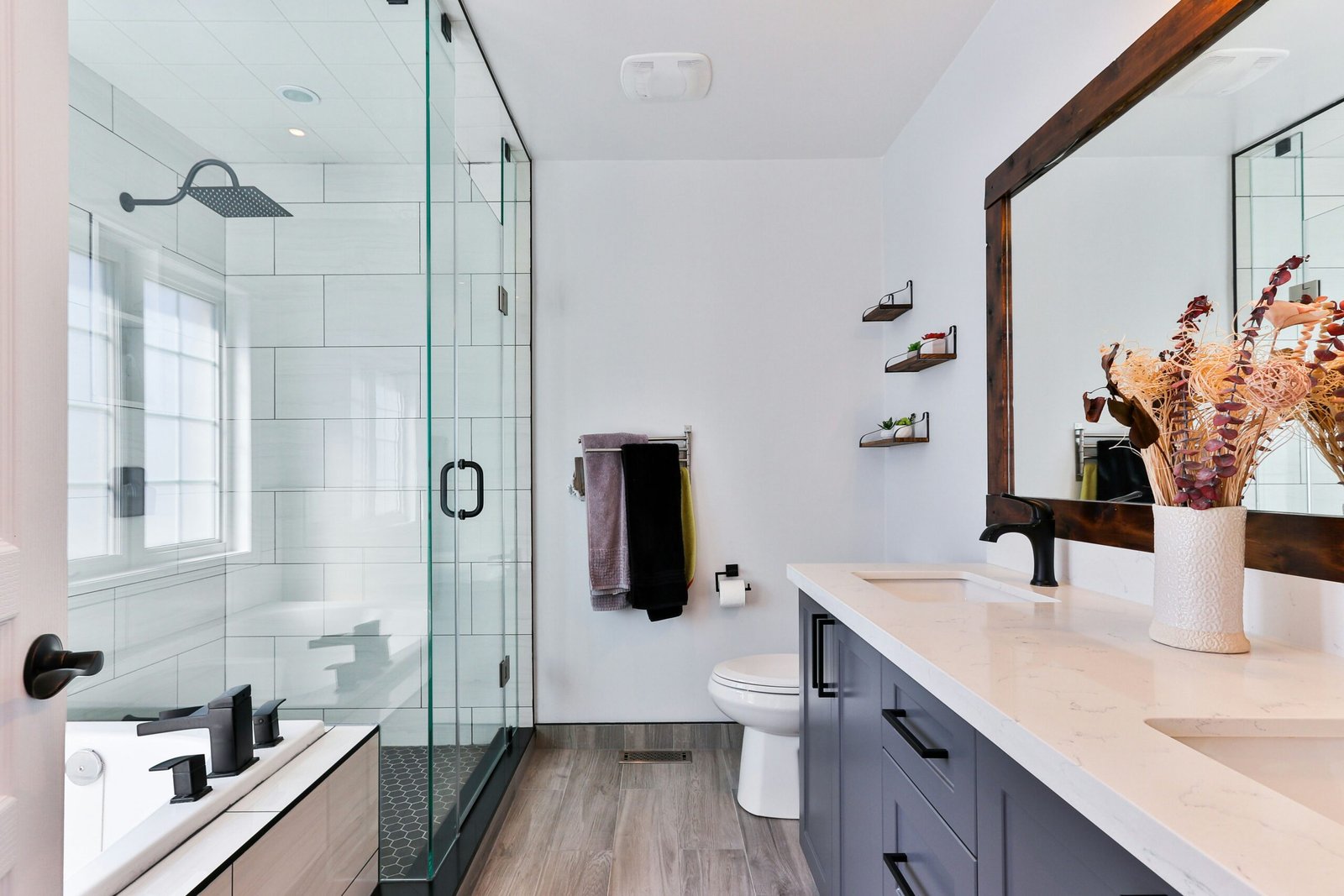 Small Bathroom? Big Style! Space-Saving Design Tips